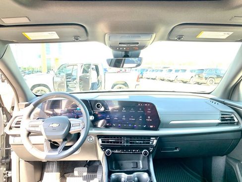 Used 2026 Chevrolet Traverse LT w/ Sun and Wheel Package FWD image 18