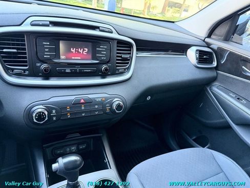 Used 2016 Kia Sorento FWD image 16