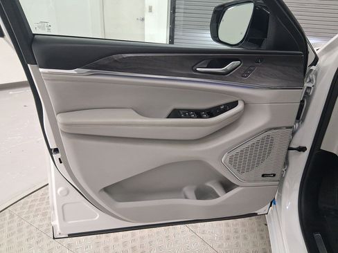 Used 2023 Jeep Grand Cherokee Overland w/ Adv Protech Group III image 12