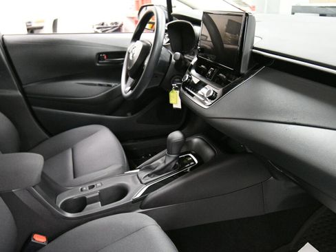 Certified 2025 Toyota Corolla LE image 27