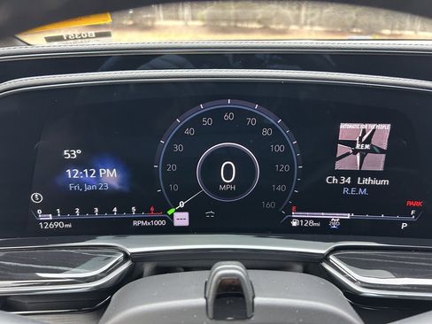 Used 2024 Cadillac Escalade Sport w/ LPO, ONYX Package image 32