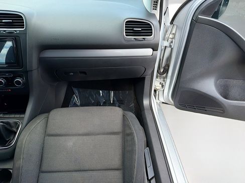 Used 2010 Volkswagen Golf 2-Door image 17