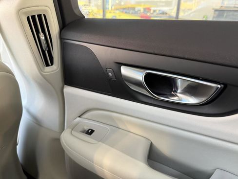 Used 2023 Volvo S60 B5 Ultimate w/ Climate Package image 39