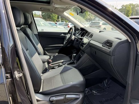Used 2018 Volkswagen Tiguan SEL AWD/4WD image 12
