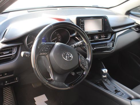 Used 2018 Toyota C-HR XLE image 7