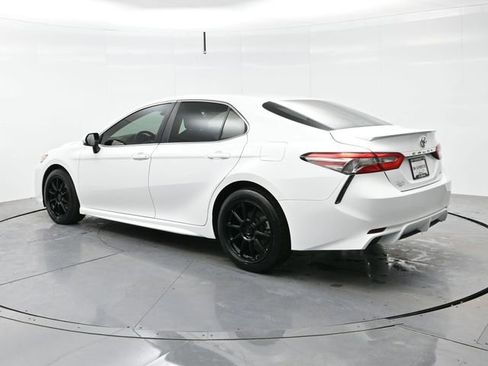 Used 2018 Toyota Camry SE w/ Moonroof Package image 5