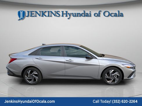Certified 2025 Hyundai Elantra SEL FWD image 2