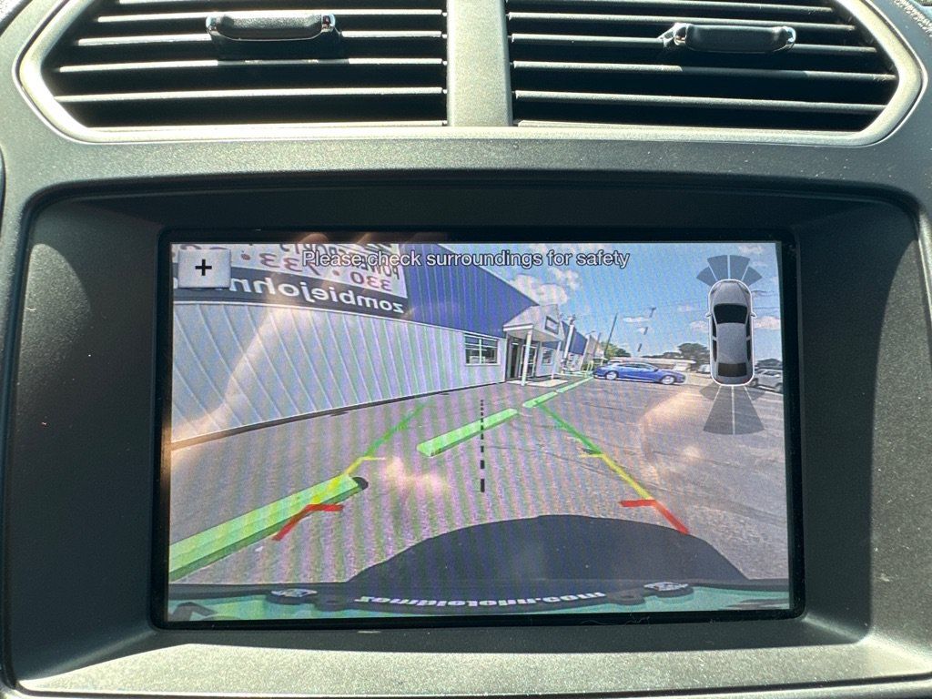 Used 2019 Ford Explorer XLT w/ Equipment Group 202A AWD/4WD image 16