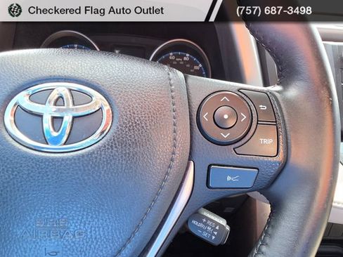 Used 2018 Toyota RAV4 XLE FWD image 28