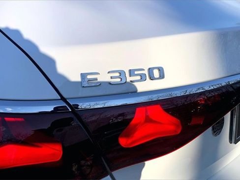 Used 2025 Mercedes-Benz E 350 4MATIC Sedan image 8