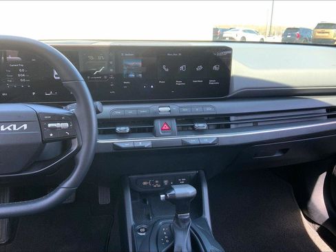Used 2025 Kia K4 EX image 6