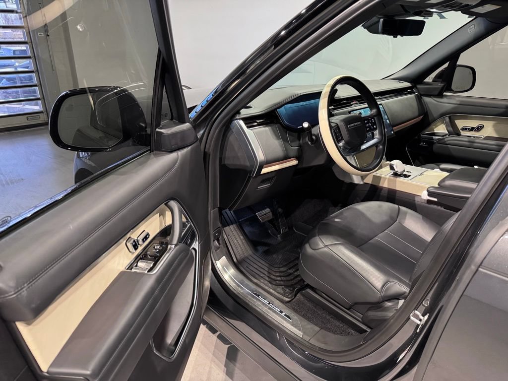 Used 2024 Land Rover Range Rover SV AWD/4WD image 21