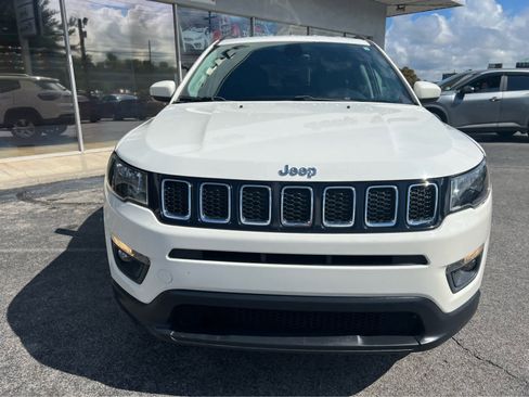 Used 2018 Jeep Compass Latitude image 3