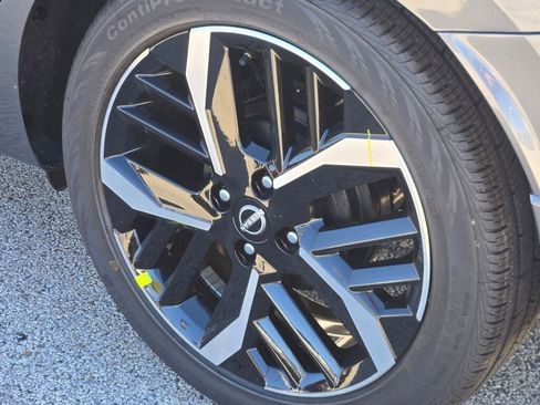 Used 2025 Nissan Versa SR w/ Trunk Package image 15