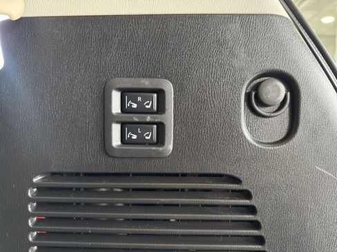 Used 2023 Nissan Armada Platinum w/ Captain's Chairs Package AWD/4WD image 56