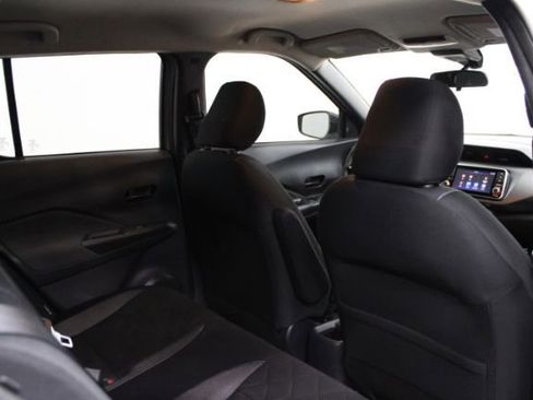 Used 2020 Nissan Kicks S image 21