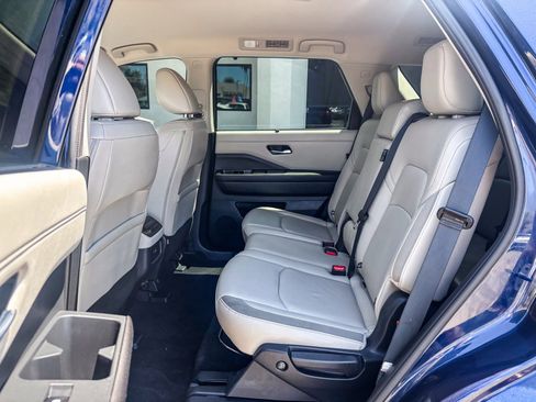 Used 2025 Nissan Pathfinder SL image 21