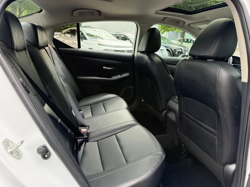Used 2023 Nissan Sentra SR w/ SR Premium Package FWD image 30