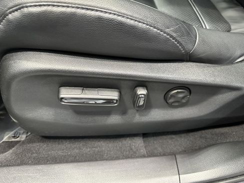 Used 2018 Honda CR-V Touring image 17