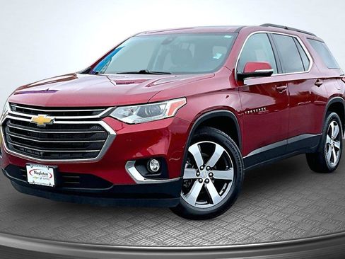 Used 2021 Chevrolet Traverse LT w/ LT Premium Package AWD/4WD image 1