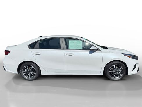 Used 2022 Kia Forte LXS w/ LXS Technology Package FWD image 6