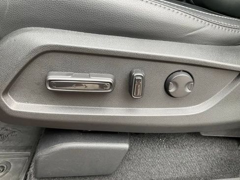 Used 2025 Honda Pilot EX-L image 6