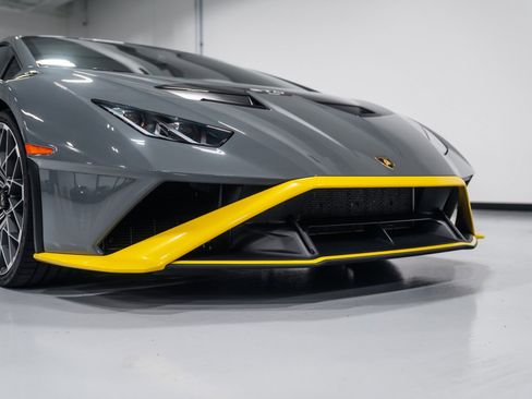 Used 2023 Lamborghini Huracan STO image 23