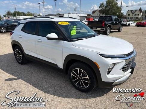 Used 2025 Chevrolet TrailBlazer LT w/ Convenience Package AWD/4WD image 2
