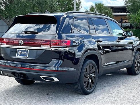 Certified 2024 Volkswagen Atlas SE w/ Black Wheel Package FWD image 5