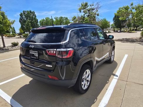 Used 2025 Jeep Compass Latitude w/ Sun & Sound Group AWD/4WD image 6