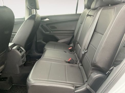 Used 2018 Volkswagen Tiguan SE w/ 3rd Row Seat Package AWD/4WD image 13