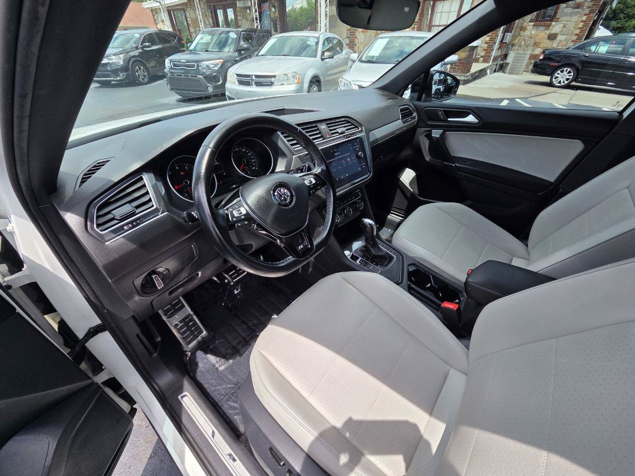 Used 2020 Volkswagen Tiguan SE R-Line FWD image 11
