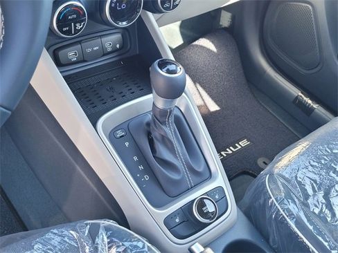 New 2025 Hyundai Venue Limited image 18