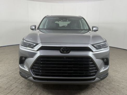 Used 2025 Toyota Grand Highlander AWD image 2
