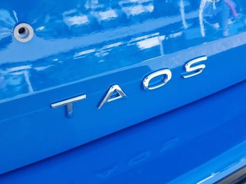 New 2026 Volkswagen Taos SE FWD image 7