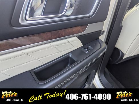 Used 2017 Ford Explorer Platinum image 18
