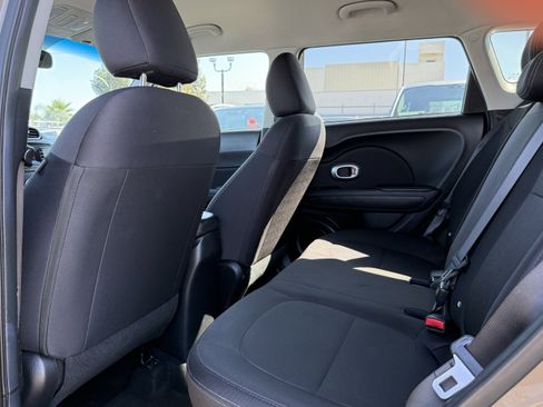Used 2015 Kia Soul image 12