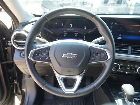 Used 2024 Chevrolet Trax ACTIV w/ Sunroof Package FWD image 27