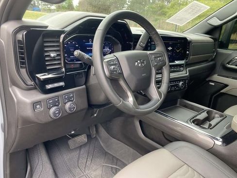 Used 2025 Chevrolet Silverado 2500 ZR2 w/ Technology Package image 26