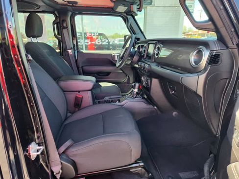 Used 2023 Jeep Wrangler Sahara w/ Cold Weather Group image 9