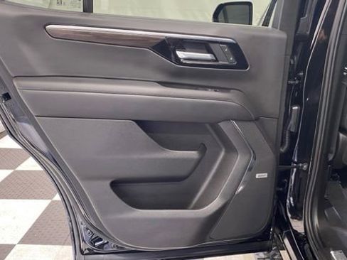 Used 2025 Chevrolet Tahoe Z71 w/ Comfort Package image 17