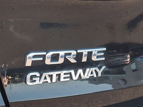 Certified 2018 Kia Forte LX w/ LX Rear Camera Package image 28