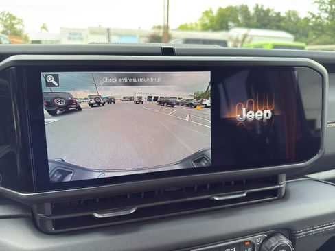 New 2025 Jeep Gladiator Sport image 34