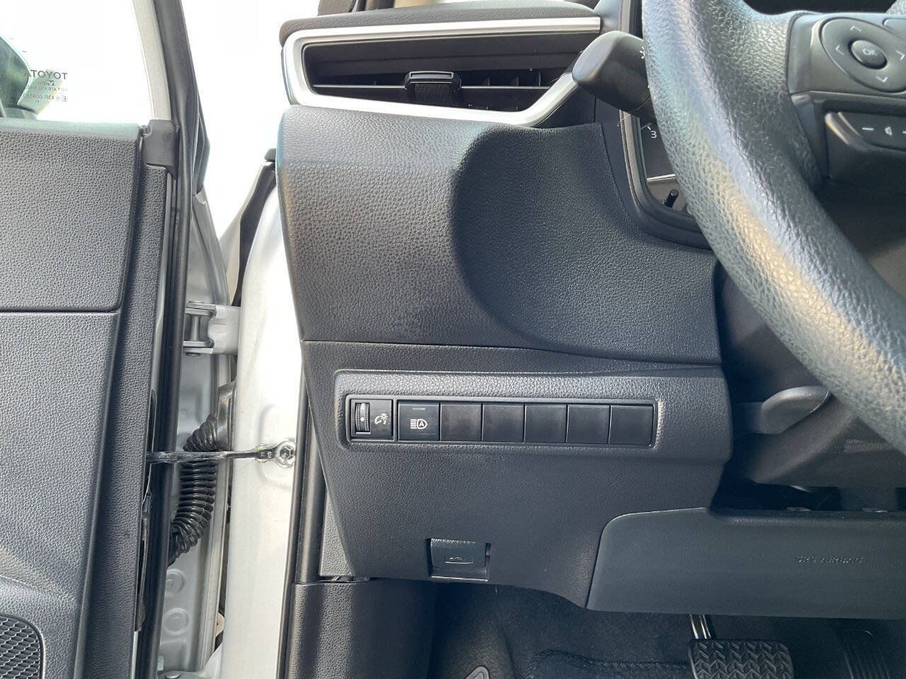 Used 2025 Toyota Corolla LE FWD image 16