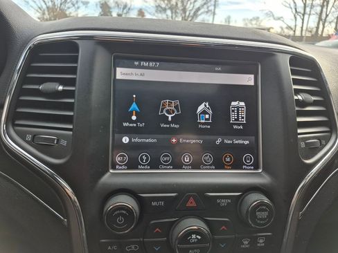 Used 2018 Jeep Grand Cherokee Limited image 18