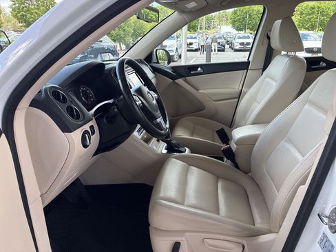 Used 2017 Volkswagen Tiguan S AWD/4WD image 9