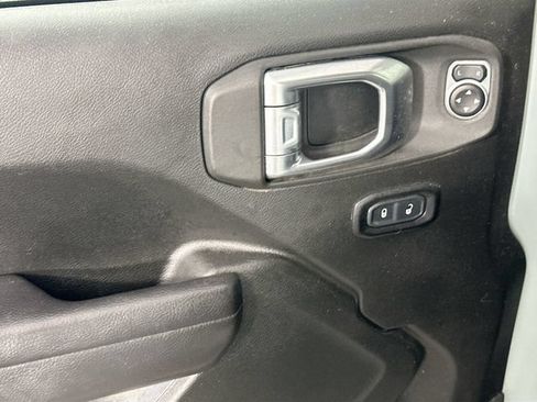 Used 2023 Jeep Wrangler Unlimited Rubicon 4xe w/ Cold Weather Group AWD/4WD image 25
