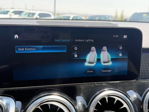 Used 2023 Mercedes-Benz GLB 250 image 27