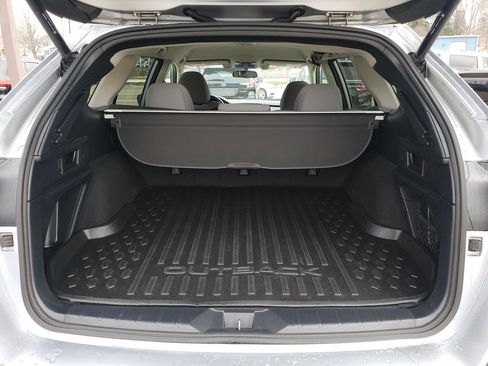 Used 2022 Subaru Outback Premium image 5