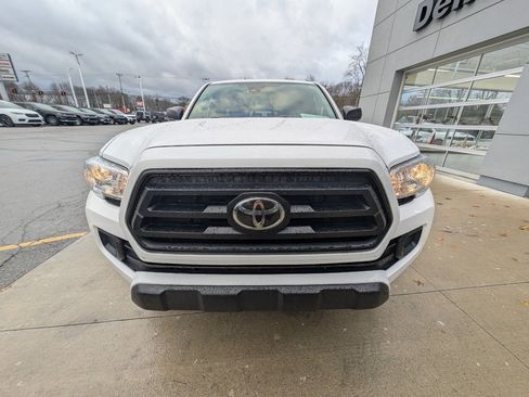 Used 2022 Toyota Tacoma SR image 8